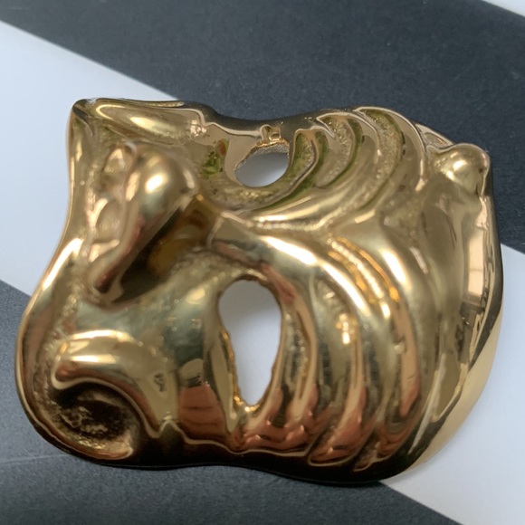 Unique Theatre Pendant - Picture 4 of 5